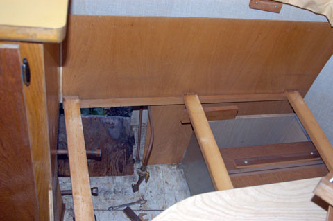 080924-7303_Airstream_water_heater