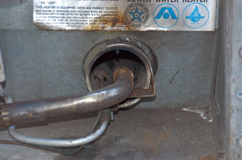 080924-7307_Old_water_heater