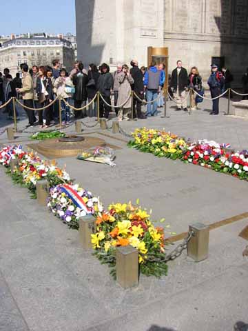 Photo, monument with flame