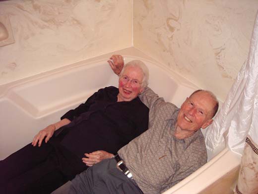 050425-0143_Bathtub_couple