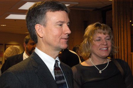 051230-4609_Greeting_line