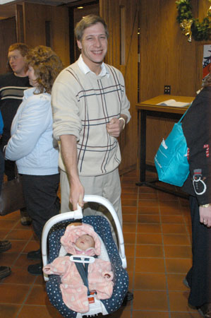 051230-4671_Greeting_line