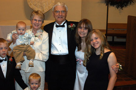 051230-4725_Couple_six_grandkids
