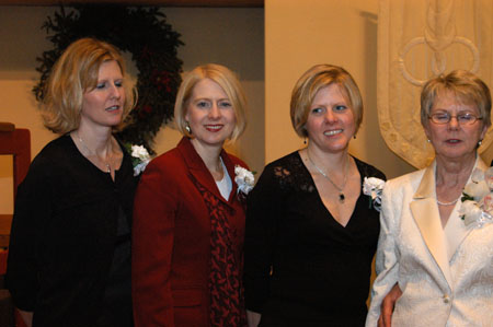 051230-4742_Judy_her_girls