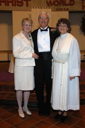 051230-4750_Couple_Pastor