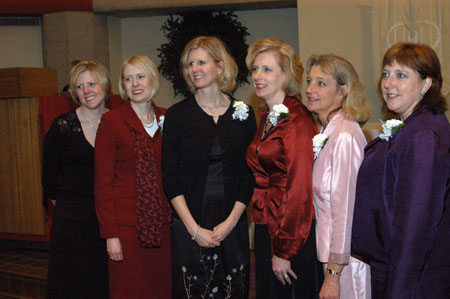 051230-4782_Six_daughters