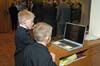051230-4436_Laptop_boys