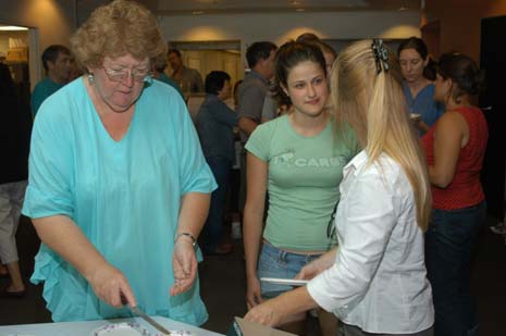 060809-7502_Cake_cutting
