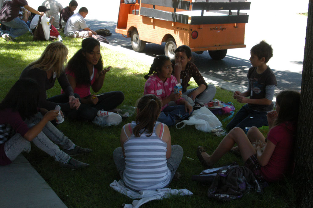 090515-9564_9565_Lunch