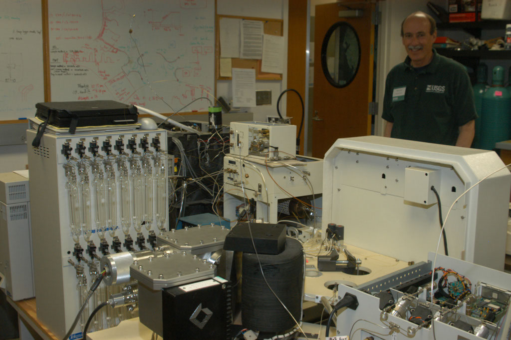 090516-9720_Mass_spectrometer