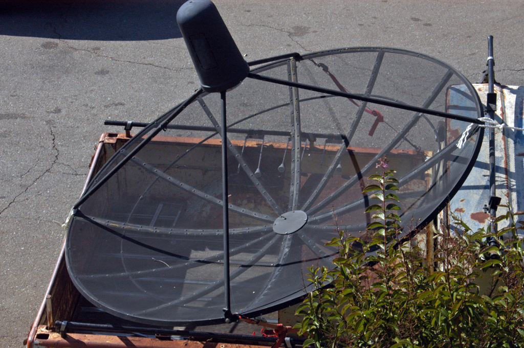 081025-7623_Satellite_dish